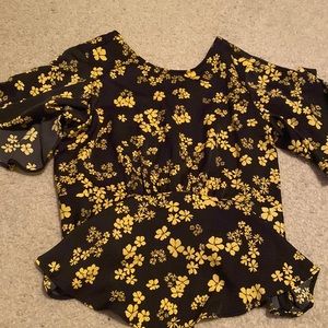 Who what wear XS ruffle floral top